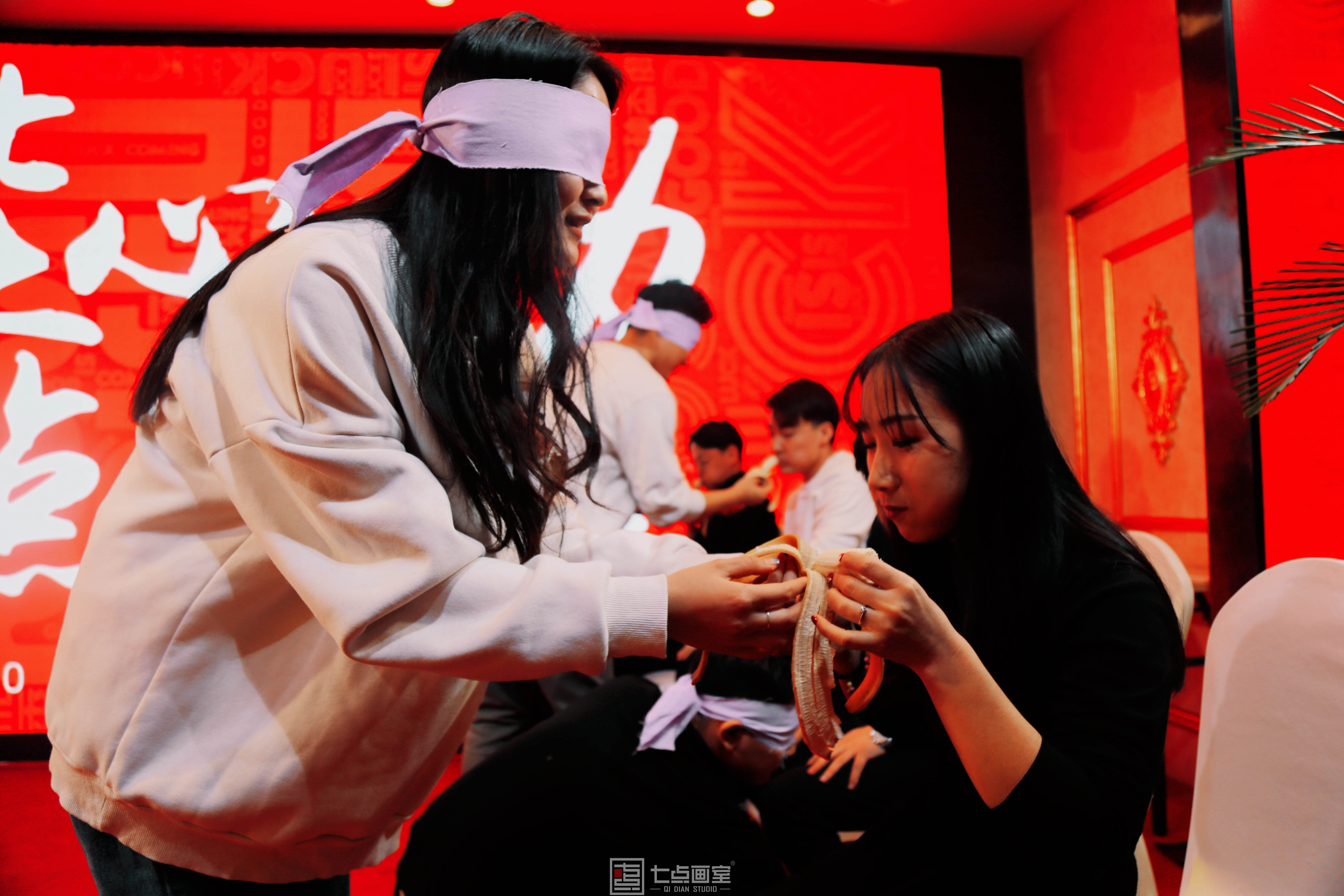 2020七点年会,让我们继续乘风破浪,再创辉煌 2020七点年会,让我们继续乘风破浪,再创辉煌
