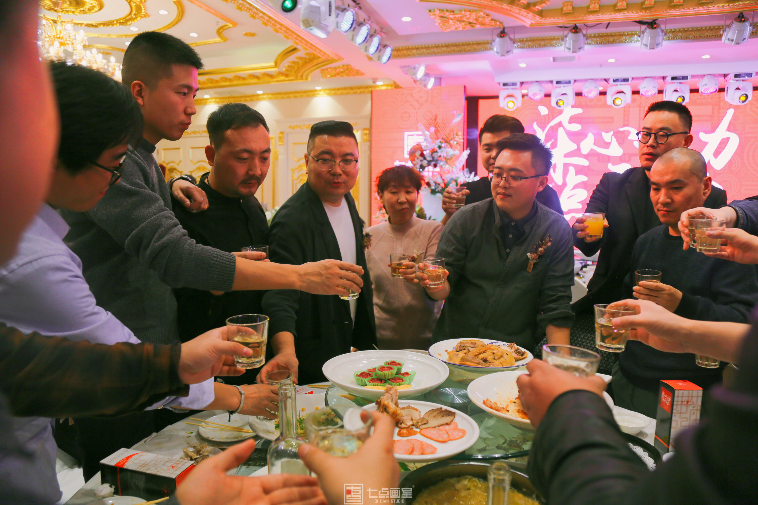 2020七点年会,让我们继续乘风破浪,再创辉煌 2020七点年会,让我们继续乘风破浪,再创辉煌