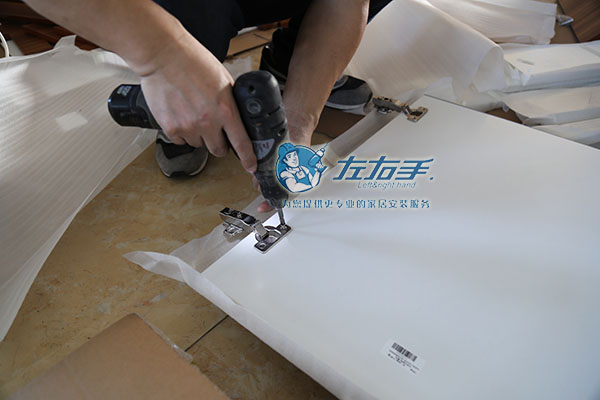 定制步入式衣帽间师傅安装 定制步入式衣帽间师傅安装
