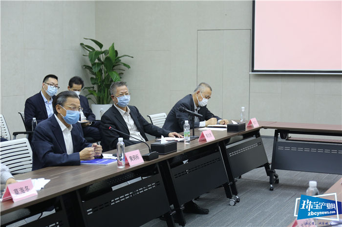 探讨黄金珠宝产业创新发展 深圳市副市长艾学峰率队走进水贝壹号调研翠绿集团 探讨黄金珠宝产业创新发展 深圳市副市长艾学峰率队走进水贝壹号调研翠绿集团