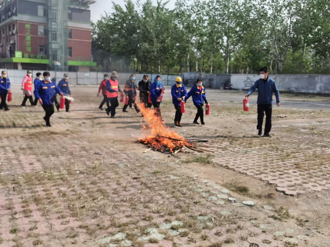 筑牢安全“防火墙”--济南市场组织开展消防演练