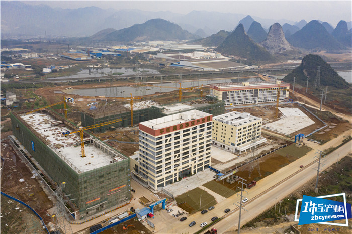 贺州市平桂区投资促进服务中心主任黄春梅一行走进深圳黄金珠宝企业 贺州市平桂区投资促进服务中心主任黄春梅一行走进深圳黄金珠宝企业