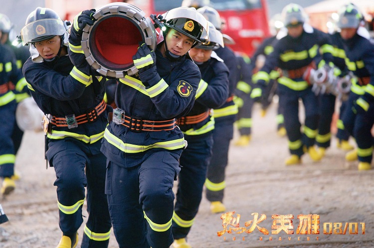 中楚汉秀:《烈火英雄》用身躯守护和平,替我们负重前行! 中楚汉秀:《烈火英雄》用身躯守护和平,替我们负重前行!