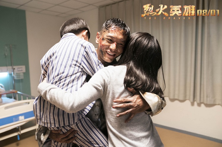 中楚汉秀:《烈火英雄》用身躯守护和平,替我们负重前行! 中楚汉秀:《烈火英雄》用身躯守护和平,替我们负重前行!