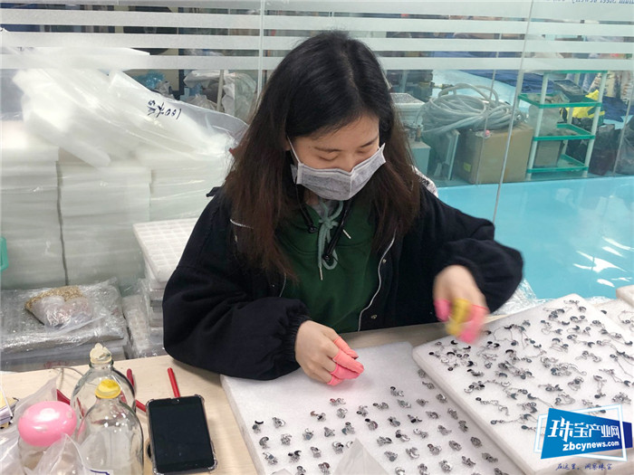 全球疫情冲击出口订单 大湾区企业积极寻出路 全球疫情冲击出口订单 大湾区企业积极寻出路