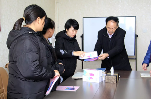 慰问送温暖,谈心谈话促成长 慰问送温暖,谈心谈话促成长