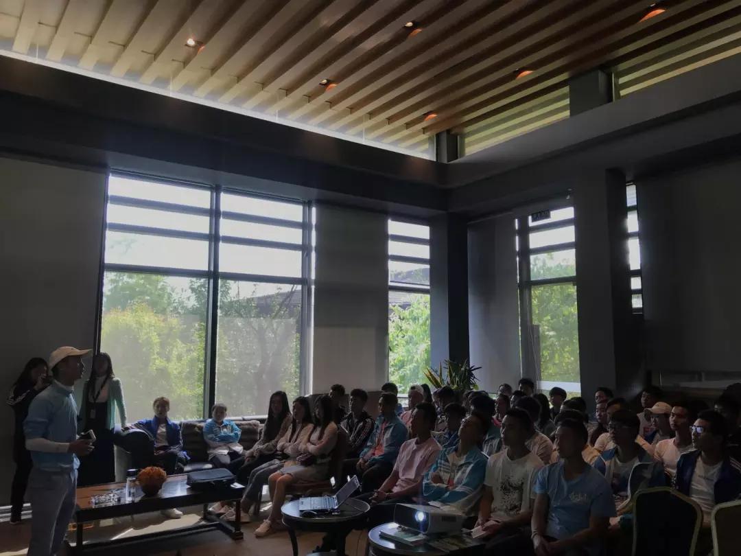 我校体育专业学生参观保利198高尔夫球场 我校体育专业学生参观保利198高尔夫球场