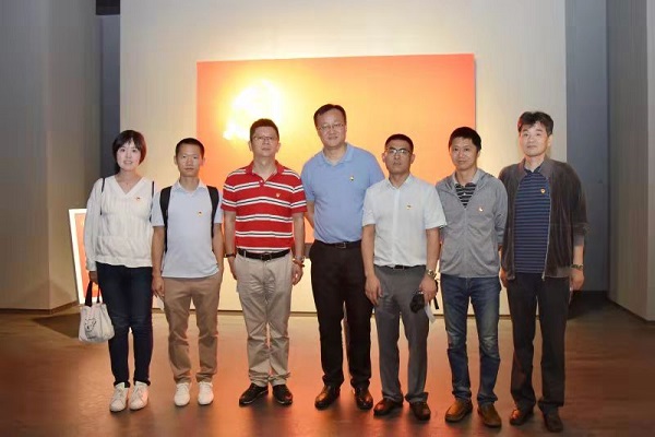 “致敬革命先烈、传承红色文化” ——基础设施公司组织龙华烈士陵园缅怀活动 “致敬革命先烈、传承红色文化” ——基础设施公司组织龙华烈士陵园缅怀活动