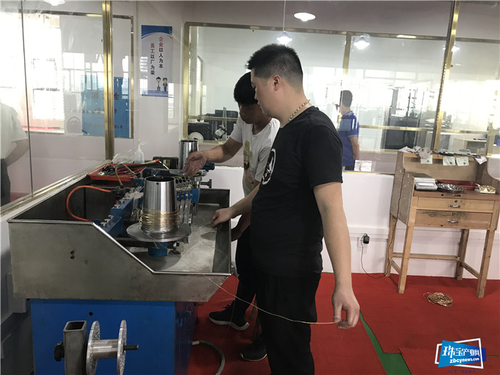 构建从生产到展厅一站式服务 广西平桂黄金珠宝城再次迎来大湾区珠宝企业考察团 构建从生产到展厅一站式服务 广西平桂黄金珠宝城再次迎来大湾区珠宝企业考察团