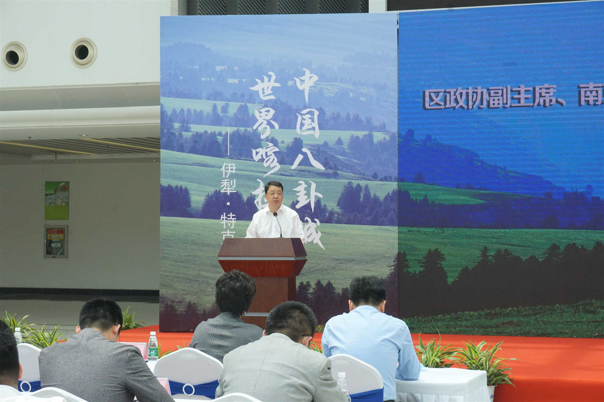 伊犁·特克斯农牧产品消费扶贫基地揭牌暨消费扶贫签约仪式在乐虎体育盛大举办! 伊犁·特克斯农牧产品消费扶贫基地揭牌暨消费扶贫签约仪式在乐虎体育盛大举办!