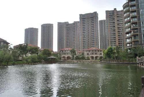 入住“宇宙中心”?白鹭金滩春晓园18套房产即将拍卖 入住“宇宙中心”?白鹭金滩春晓园18套房产即将拍卖