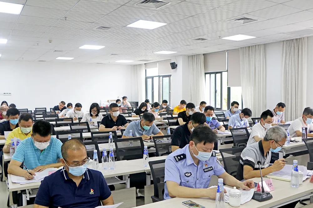 晋江市市长张文贤主持召开集成电路筹备组工作会议 晋江市市长张文贤主持召开集成电路筹备组工作会议