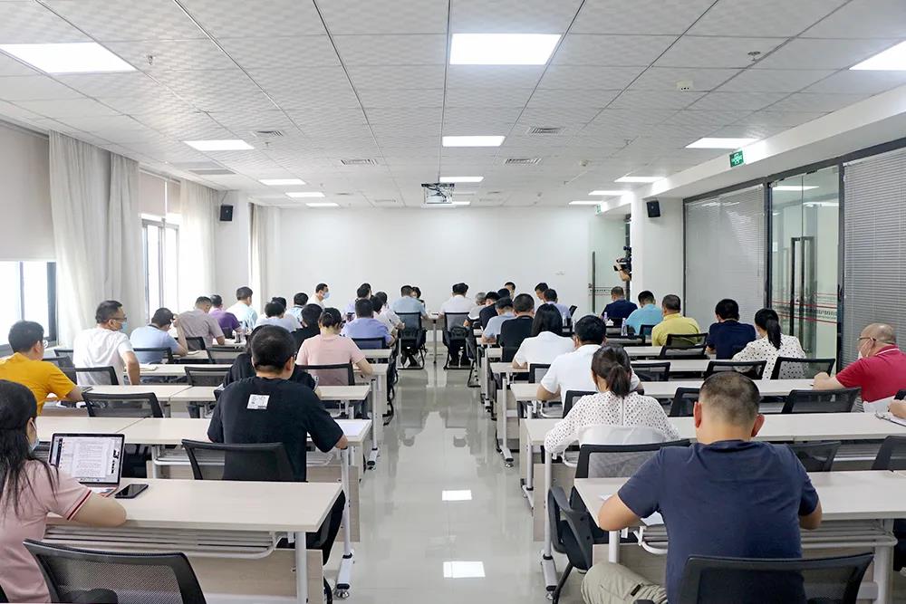 晋江市市长张文贤主持召开集成电路筹备组工作会议 晋江市市长张文贤主持召开集成电路筹备组工作会议
