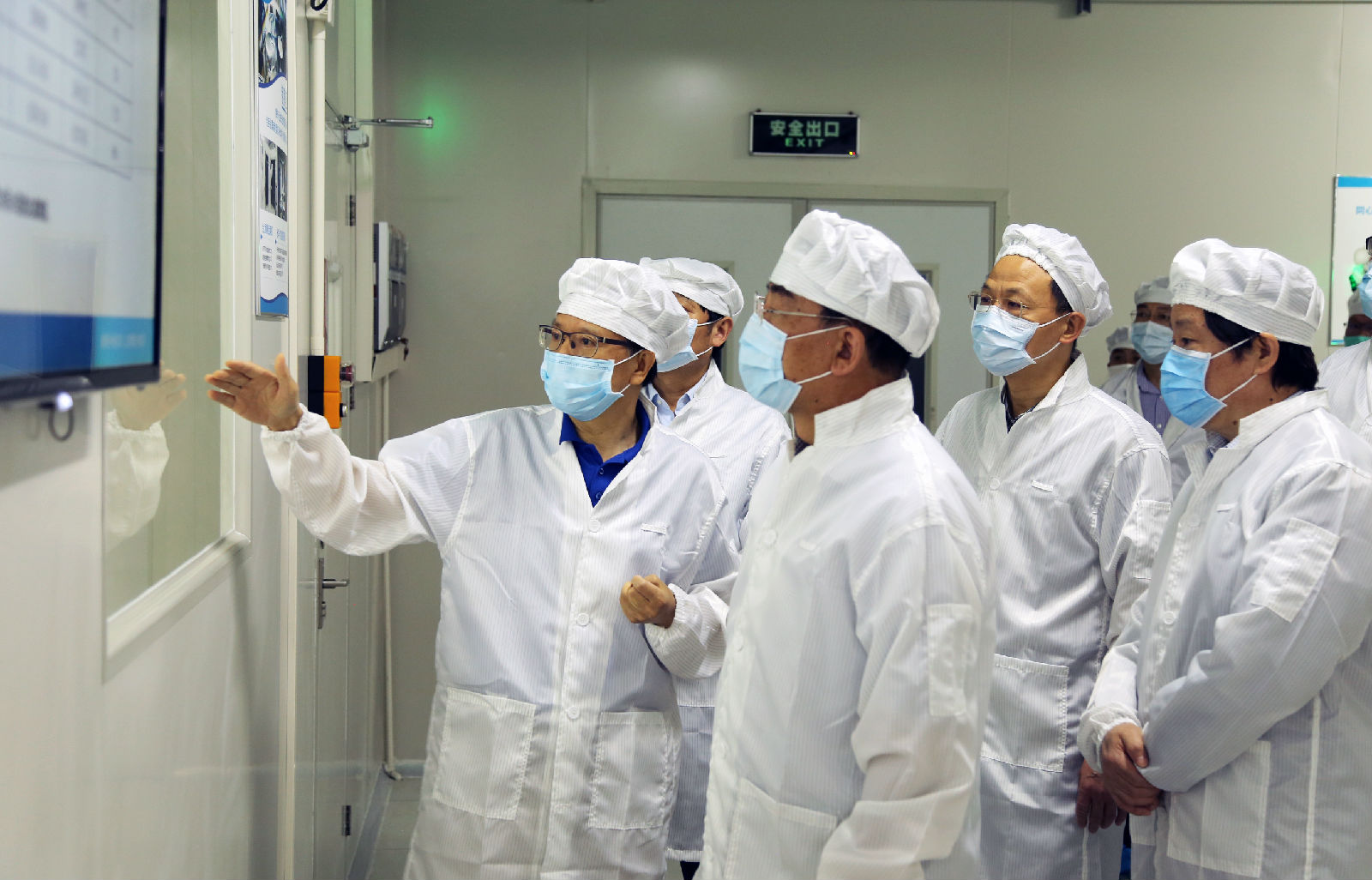 湖北省副省长曹广晶一行莅临武汉敏芯半导体考察调研