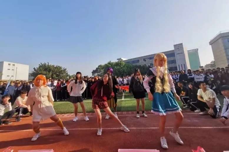 青春飞扬 梦想起航——记格睿特高级中学第二届校运会 青春飞扬 梦想起航——记格睿特高级中学第二届校运会