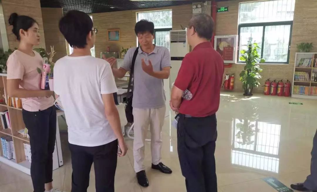 龙华区教科院副院长胡学安一行莅临我校调研 龙华区教科院副院长胡学安一行莅临我校调研