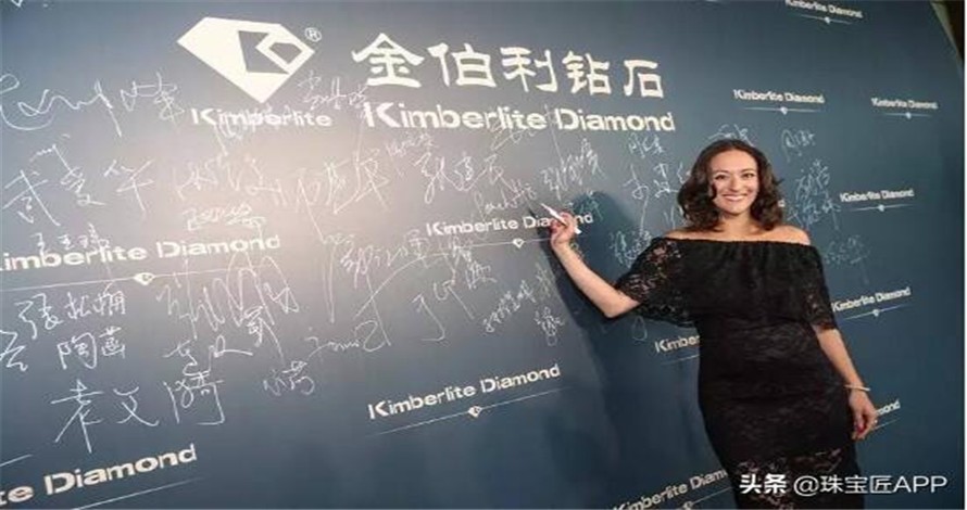 赌王鲜为人知的嫡孙女，错过千亿家产，却打拼出知名珠宝品牌 