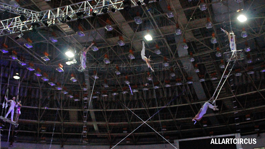 俄罗斯空中大飞人《FLYING TRAPEZE》 俄罗斯空中大飞人《FLYING TRAPEZE》