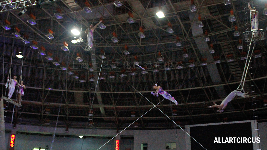 俄罗斯空中大飞人《FLYING TRAPEZE》 俄罗斯空中大飞人《FLYING TRAPEZE》