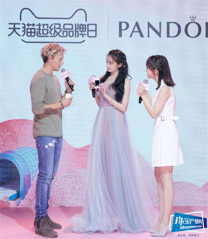 美女明星关晓彤潘多拉珠宝中国区代言活动写真图片