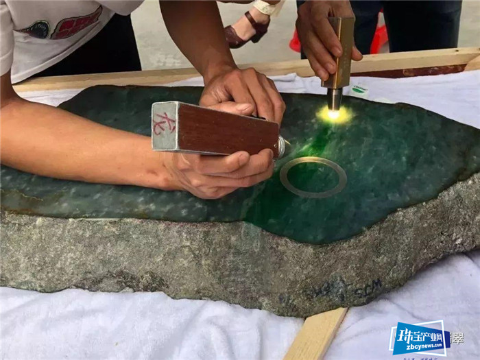 困境中反思——当前翡翠销售行业的问题剖析 困境中反思——当前翡翠销售行业的问题剖析