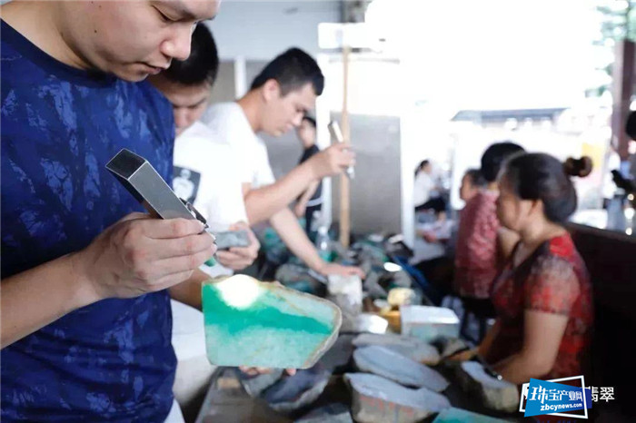 困境中反思——当前翡翠销售行业的问题剖析 困境中反思——当前翡翠销售行业的问题剖析