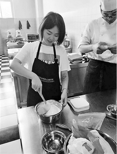 硕士转行做家政 高学历“阿姨”不罕见 硕士转行做家政 高学历“阿姨”不罕见