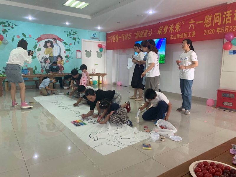 lehu68vip乐虎直播苹果官方版团委联合东山街道团工委组织开展“情暖童心·筑梦未来”六一慰问活动 lehu68vip乐虎直播苹果官方版团委联合东山街道团工委组织开展“情暖童心·筑梦未来”六一慰问活动
