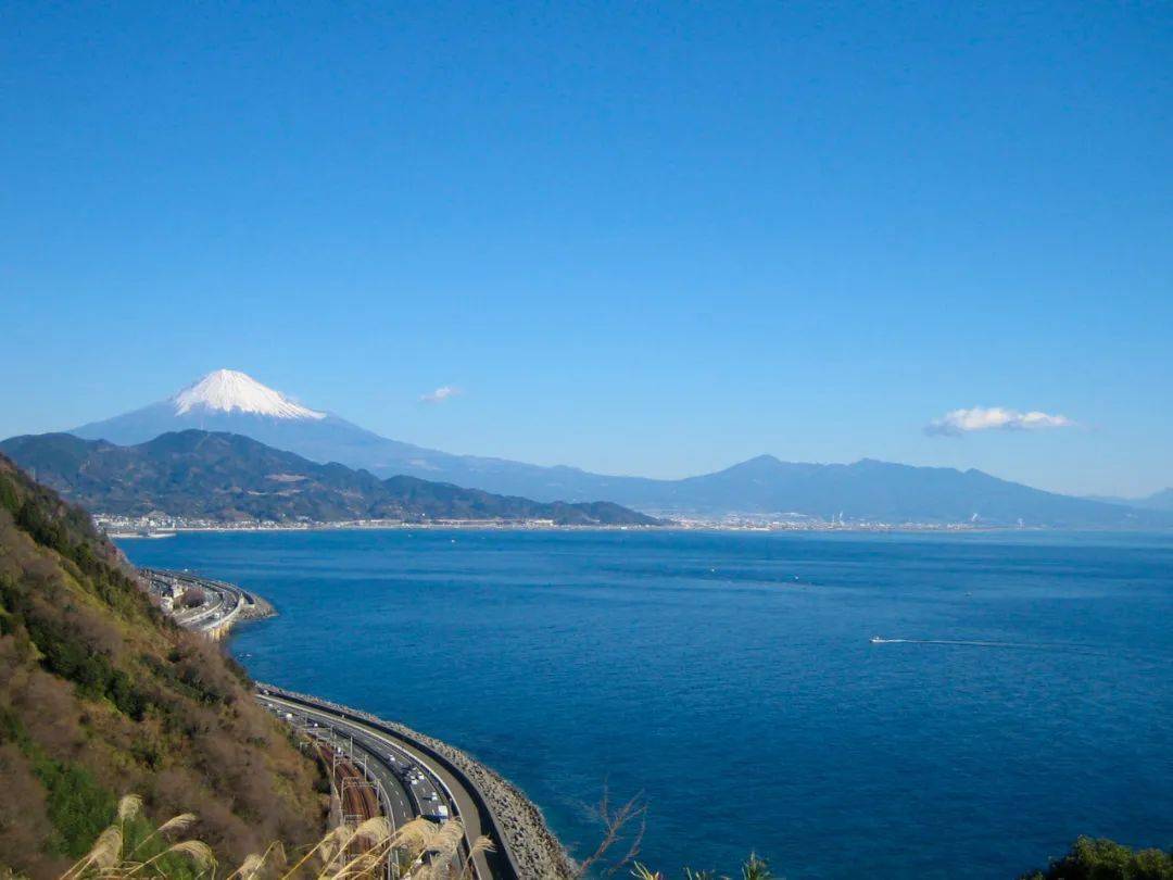 對于富士山，日本人懷有怎樣的感情？