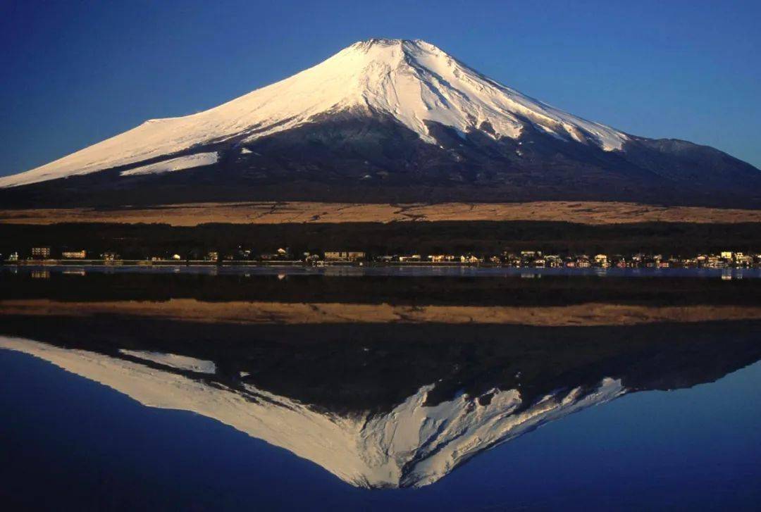 對(duì)于富士山，日本人懷有怎樣的感情？