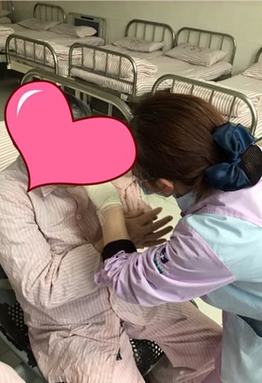 卫事康人：你努力工作的样子，真美！