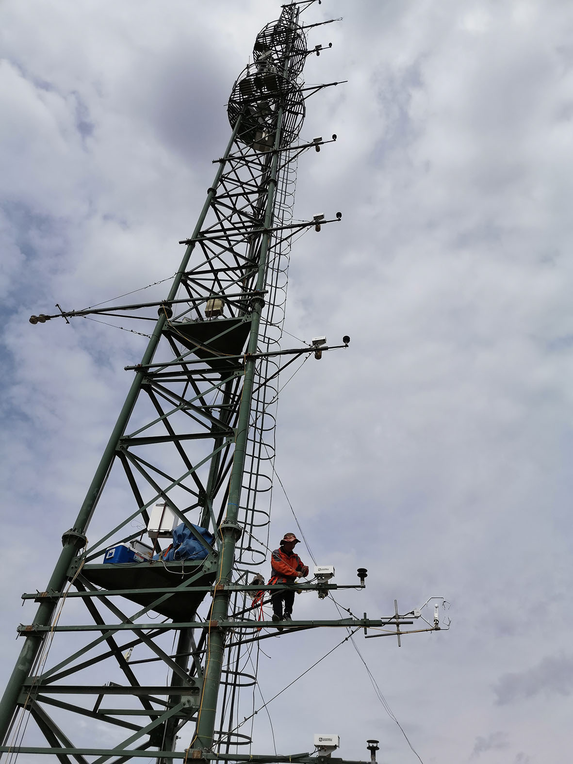 张掖黑河遥感站 AP200大气廓线测量系统