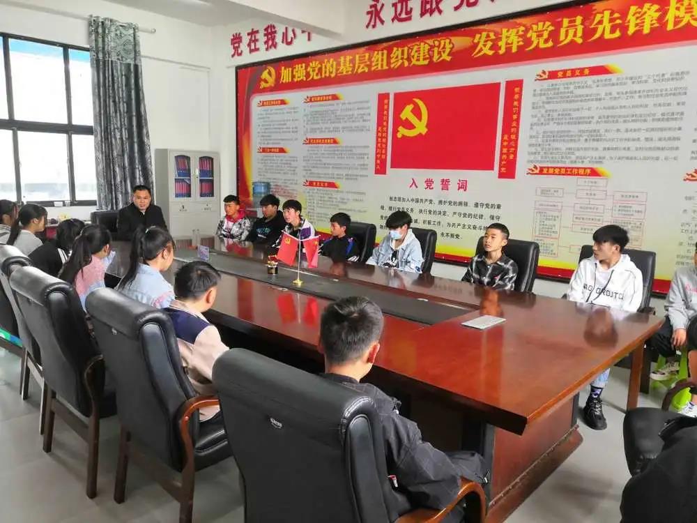 雄远党建 | 律师普法进校园 学法守法强观念 雄远党建 | 律师普法进校园 学法守法强观念