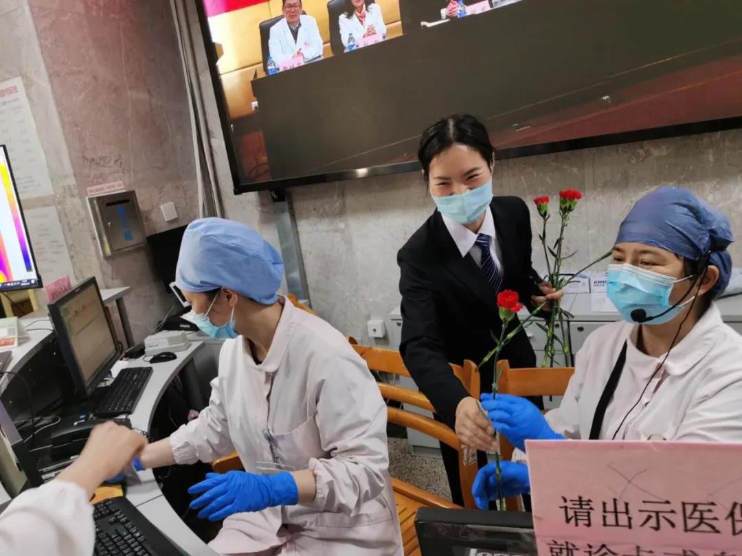 卫事康人：你努力工作的样子，真美！