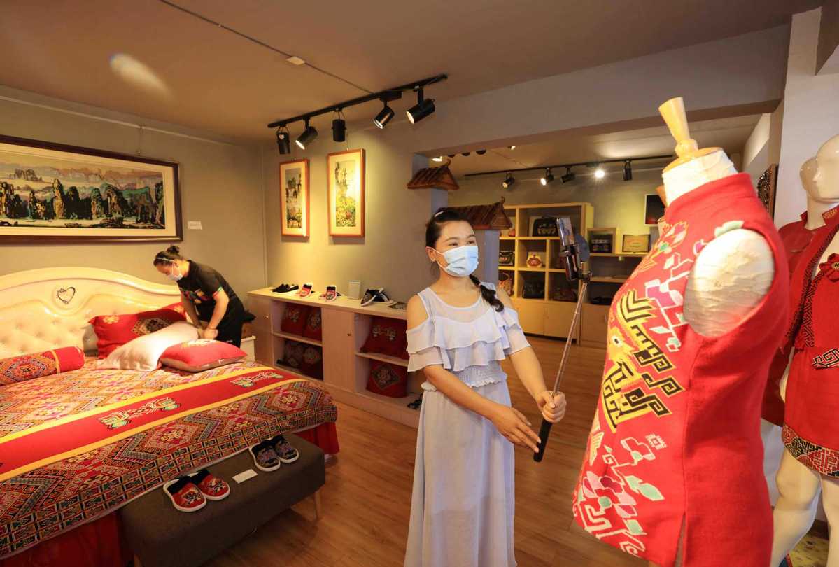 电商唤醒湖南传统织锦业