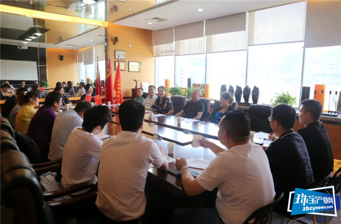 以商会为核心,跨界整合资源 共谋发展未来 珠宝专业委员会企业家到湖南商会交流学习 以商会为核心,跨界整合资源 共谋发展未来 珠宝专业委员会企业家到湖南商会交流学习