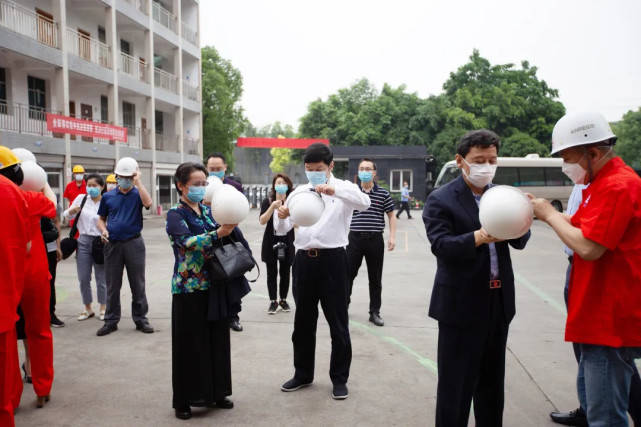 Return to work and production is helping to win the battle of prevention and control at that time Return to work and production is helping to win the battle of prevention and control at that time