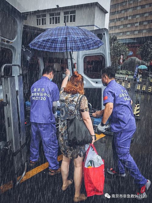 暴雨中非急救踐行全心全意為人民服務(wù)