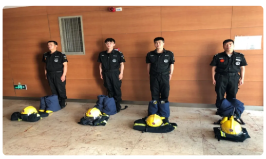 “爸”气十足，为爱付出！
