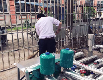 “爸”气十足，为爱付出！