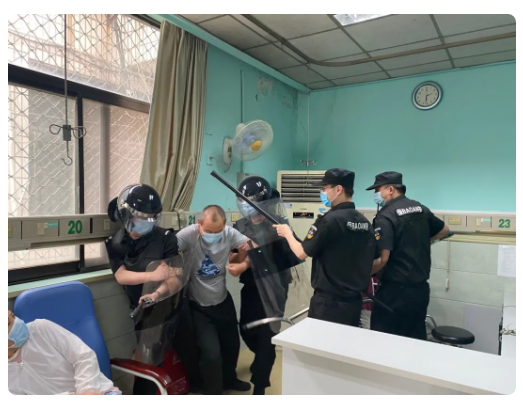 “爸”气十足，为爱付出！