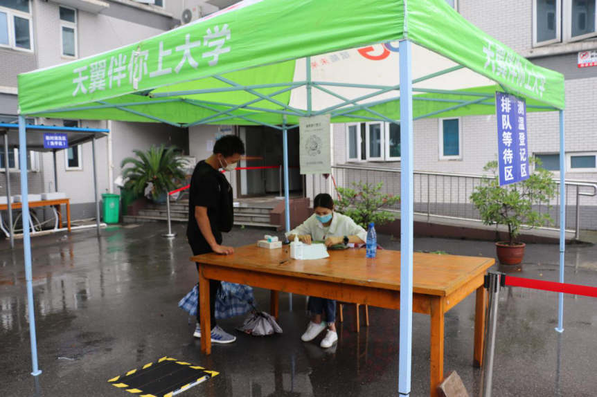 欢迎回家!武汉科技职业学院迎来2020届首批毕业生返校 欢迎回家!武汉科技职业学院迎来2020届首批毕业生返校