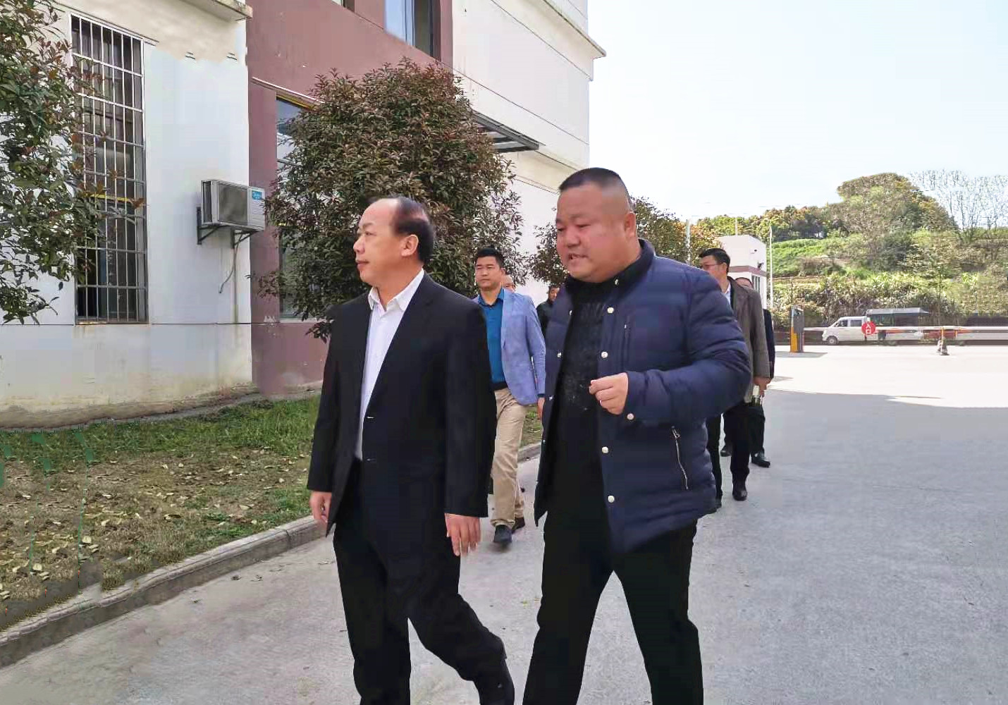 武汉市江夏区政协主席江小林一行调研世纪之鹰产业园 武汉市江夏区政协主席江小林一行调研世纪之鹰产业园