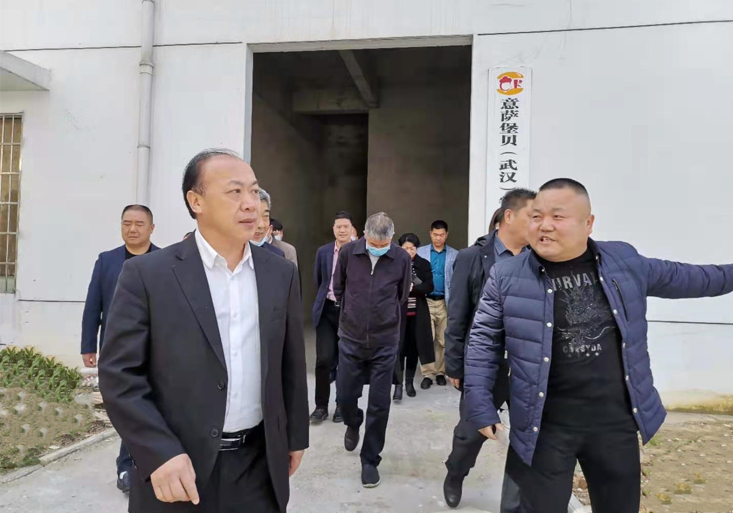 武汉市江夏区政协主席江小林一行调研世纪之鹰产业园 武汉市江夏区政协主席江小林一行调研世纪之鹰产业园