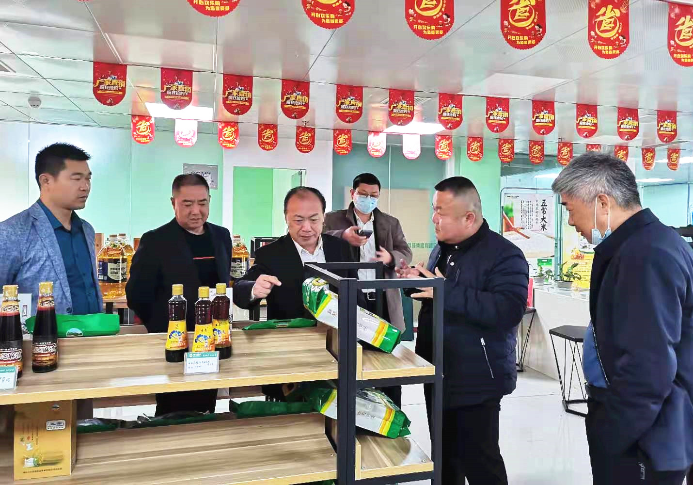 武汉市江夏区政协主席江小林一行调研世纪之鹰产业园 武汉市江夏区政协主席江小林一行调研世纪之鹰产业园
