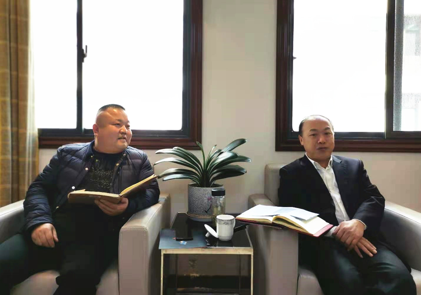 武汉市江夏区政协主席江小林一行调研世纪之鹰产业园 武汉市江夏区政协主席江小林一行调研世纪之鹰产业园