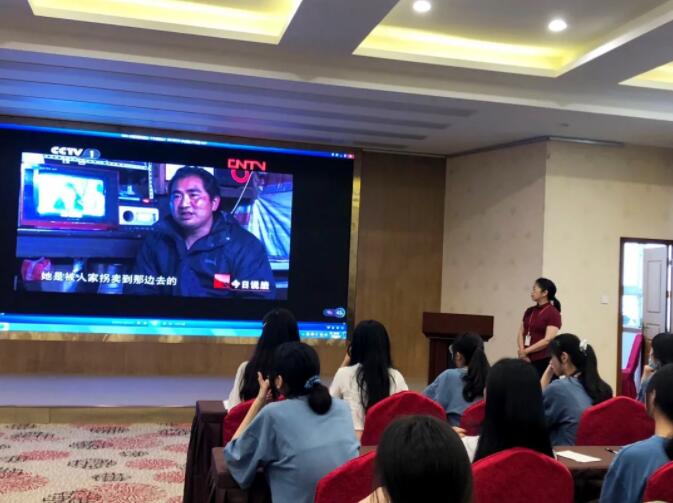 “爱情向左,我向右”女生专题讲座 “爱情向左,我向右”女生专题讲座