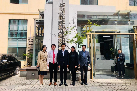 Deputy Director Yang of Changning District cordially inspected the Dolphin Research and Development Deputy Director Yang of Changning District cordially inspected the Dolphin Research and Development