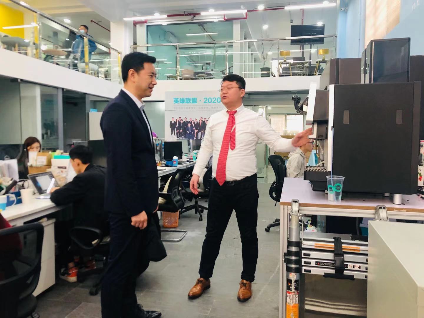 Deputy Director Yang of Changning District cordially inspected the Dolphin Research and Development Deputy Director Yang of Changning District cordially inspected the Dolphin Research and Development