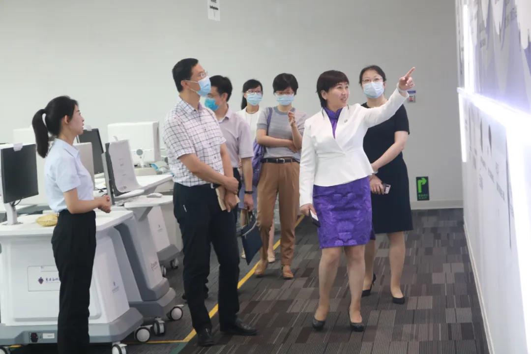 市卫健委、市科技局领导莅临万博官网登录手机版本参观调研 市卫健委、市科技局领导莅临万博官网登录手机版本参观调研